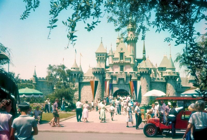 Cong vien Disneyland noi tieng thap nien 1950 trong nhu the nao?​-Hinh-7