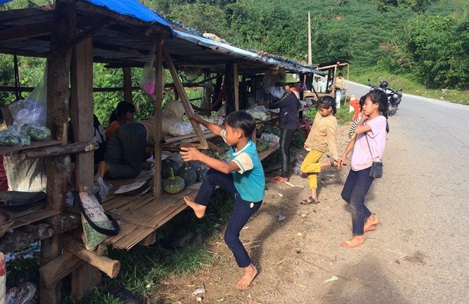 Doc dao ‘cho san vat 10 nghin’ chenh venh tren deo Mang Roi-Hinh-7