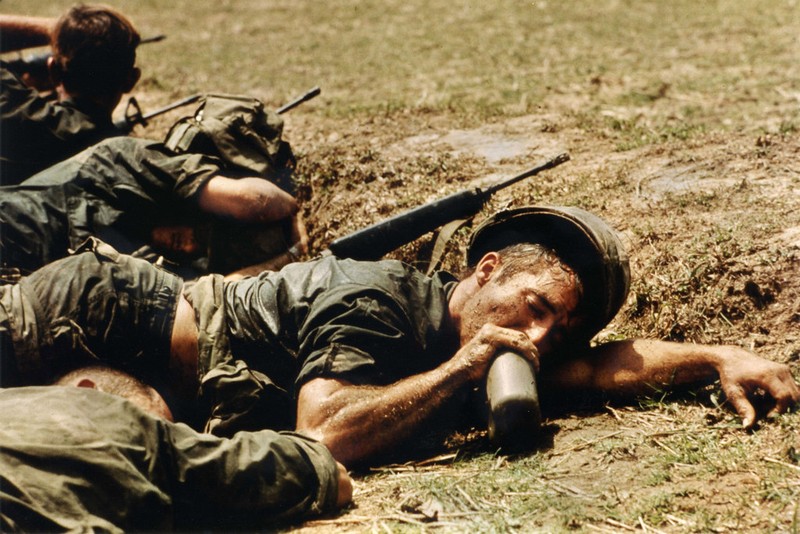 Loat hinh cuc am anh ve chien tranh Viet Nam cua nhiep anh gia Larry Burrows-Hinh-3