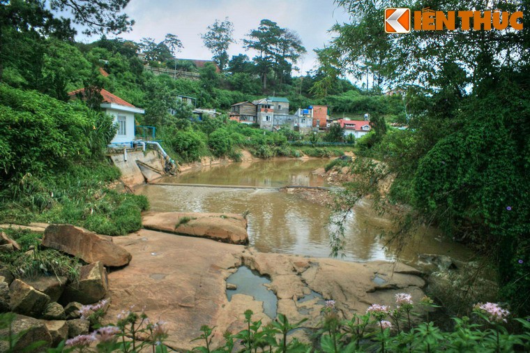 Thang canh canh noi xay ra “tham hoa” rac thai Da Lat-Hinh-10