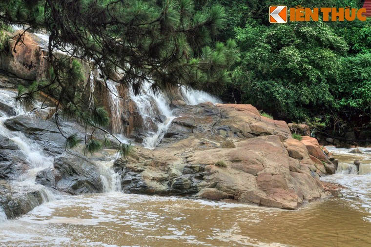 Thang canh canh noi xay ra “tham hoa” rac thai Da Lat-Hinh-9