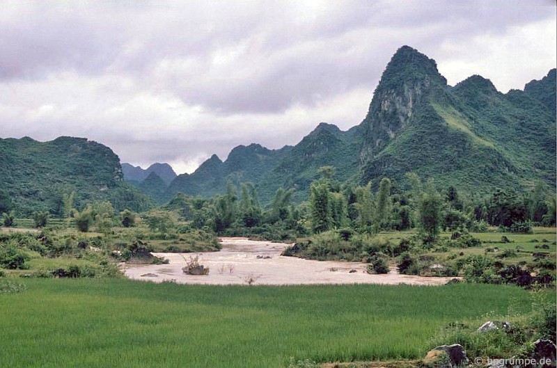 Ngam canh tuong dep ngat ngay o Cao Bang nam 1993-Hinh-6