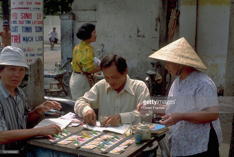 Cuc doc via he Viet Nam thap nien 1990 trong ong kinh Tay-Hinh-7