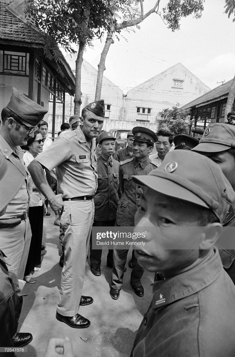 Hinh doc: Tu binh My cuoi cung roi khoi Hoa Lo 1973
