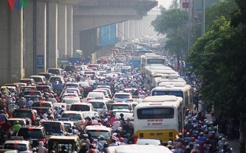 Ha Noi “khoi dong” de an cam xe may va thu phi o to vao noi do