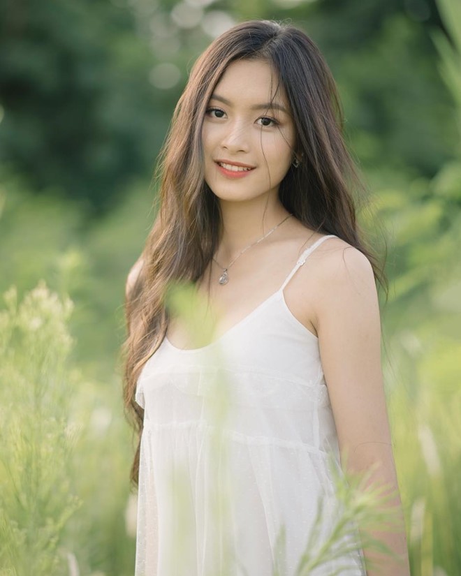 Hot girl Hai Phong: Nguoi la nang tho, nguoi streamer co style noi loan-Hinh-4