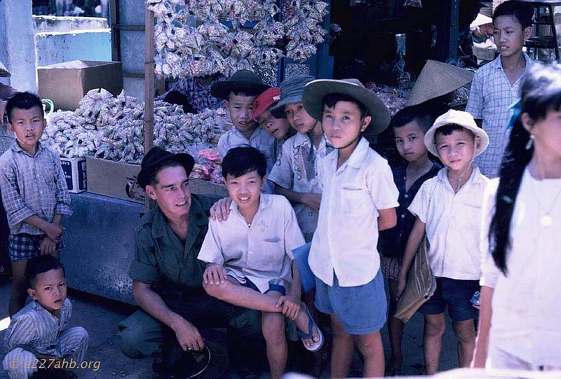 Hinh doc ve tre em Viet  Nam nam 1967 cua linh My-Hinh-2