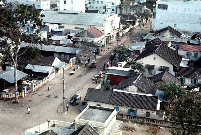 Goc nhin doc tu tren cao ve Nha Trang nam 1968-Hinh-3