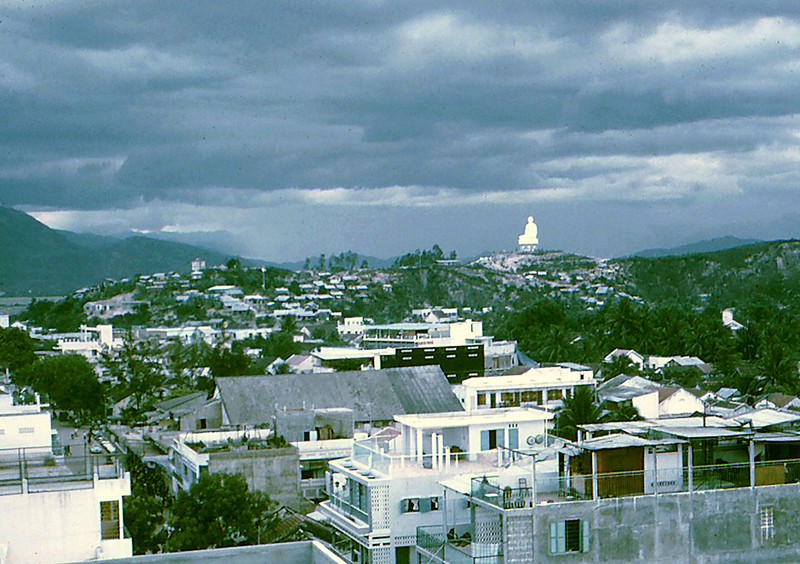 Goc nhin doc tu tren cao ve Nha Trang nam 1968