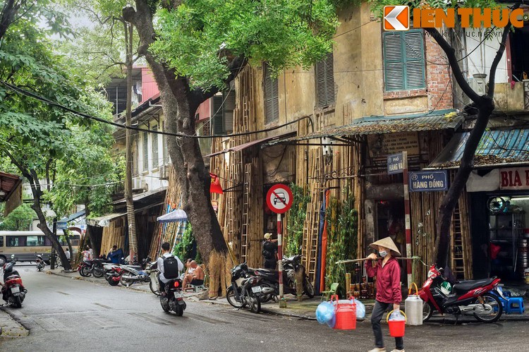 Canh tuong choang ngop o con pho doc nhat vo nhi Ha Noi-Hinh-19