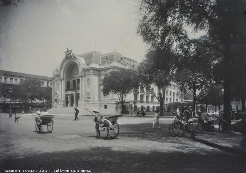 Bat ngo loat anh tram tuoi ve Nha hat lon Sai Gon-Hinh-2