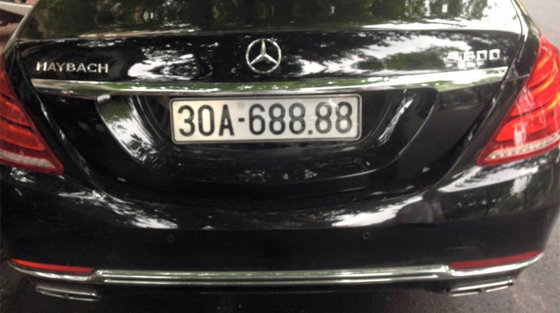 Nu doanh nhan bi an so huu sieu xe Maybach S600 bien 30A68888