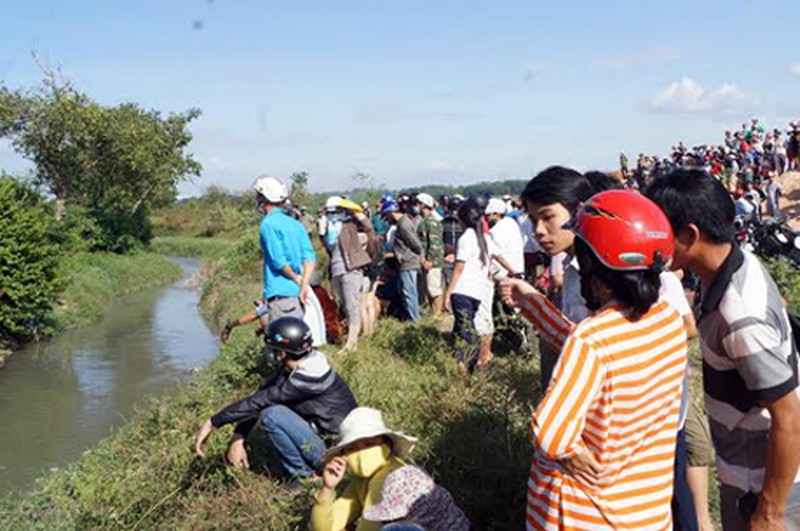 Mau thuan khi choi game, thieu nien 14 tuoi dim ban xuong suoi den chet