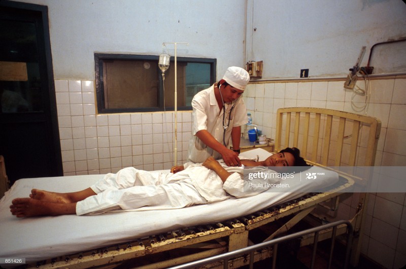 Anh Viet Nam nam 1993 doc dao qua lang kinh nhiep anh gia My-Hinh-3