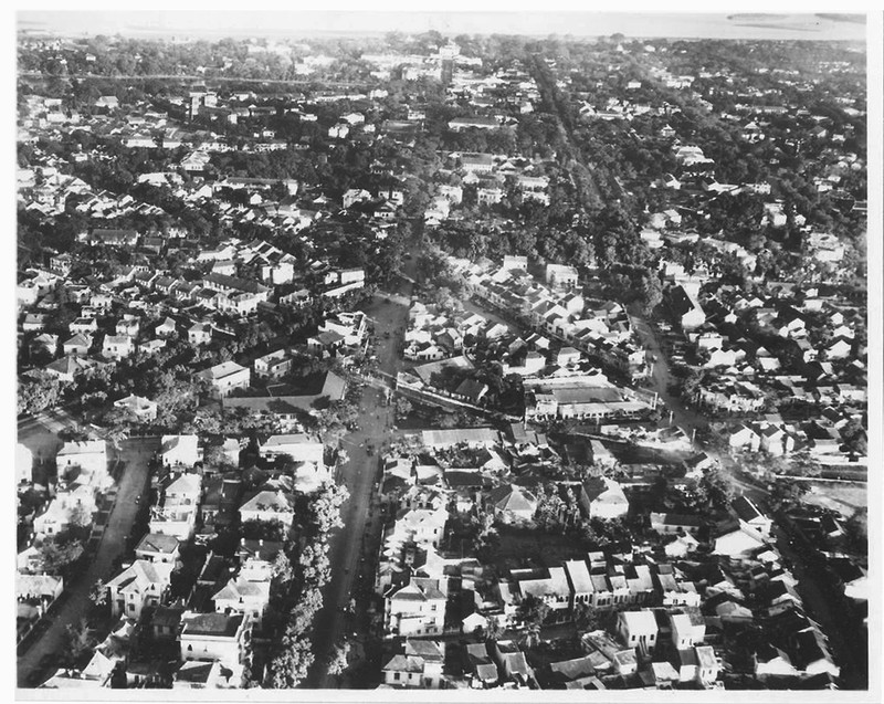 Choang ngop dien mao Ha Noi nam 1930 nhin tu may bay-Hinh-14