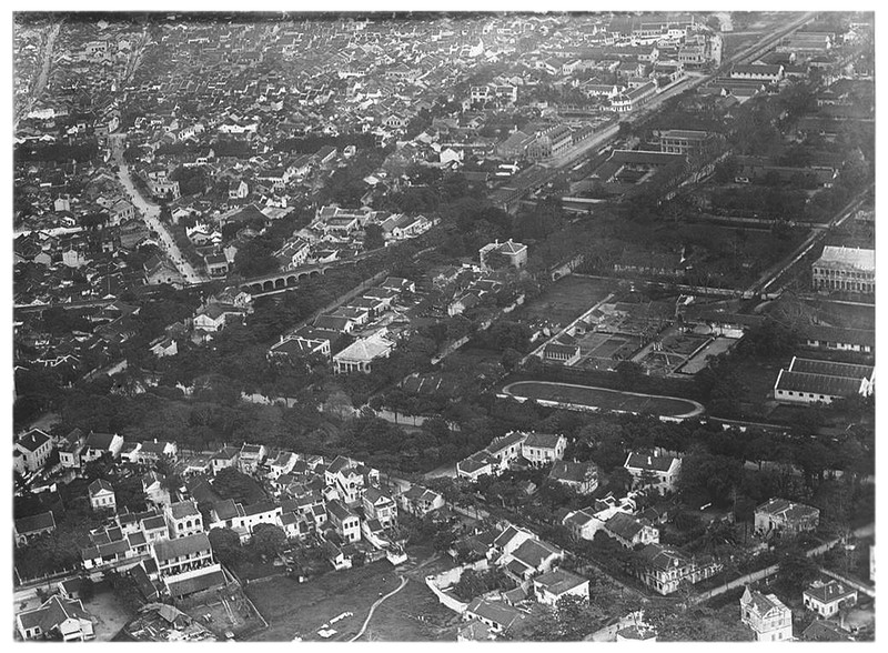 Choang ngop dien mao Ha Noi nam 1930 nhin tu may bay-Hinh-15