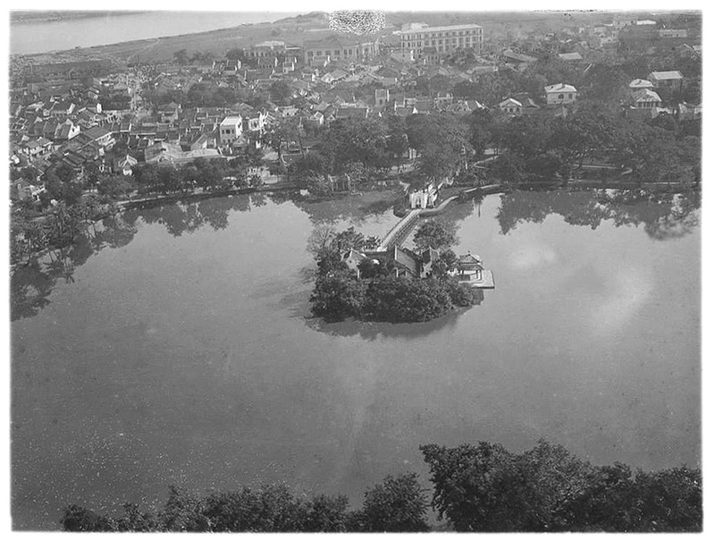 Choang ngop dien mao Ha Noi nam 1930 nhin tu may bay-Hinh-2