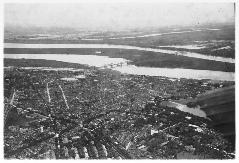 Choang ngop dien mao Ha Noi nam 1930 nhin tu may bay-Hinh-4