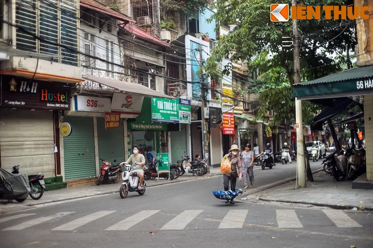 Pho ban thu “nhay nhua, gom ghiec” o Ha Noi xua gio ra sao?-Hinh-5