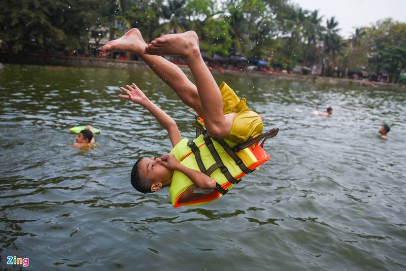 Nguoi Ha Noi do ra ao ho tam giai nhiet-Hinh-2