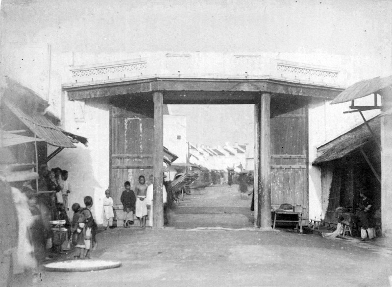 Bo anh cuc quy ve Ha Noi nam 1885-Hinh-10