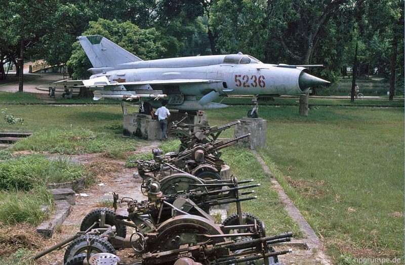 Ngam lai cong vien Thong Nhat o Ha Noi nam 1991-Hinh-6