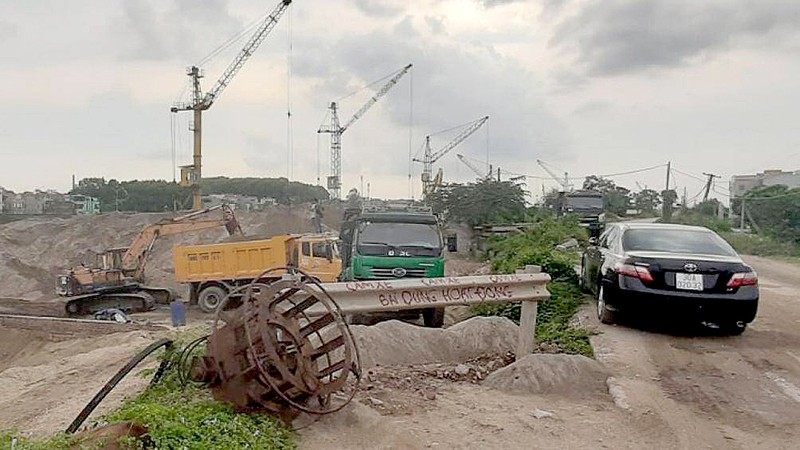 Bac Giang: Chu tich xa “chong lung” cho ben thuy khong phep?