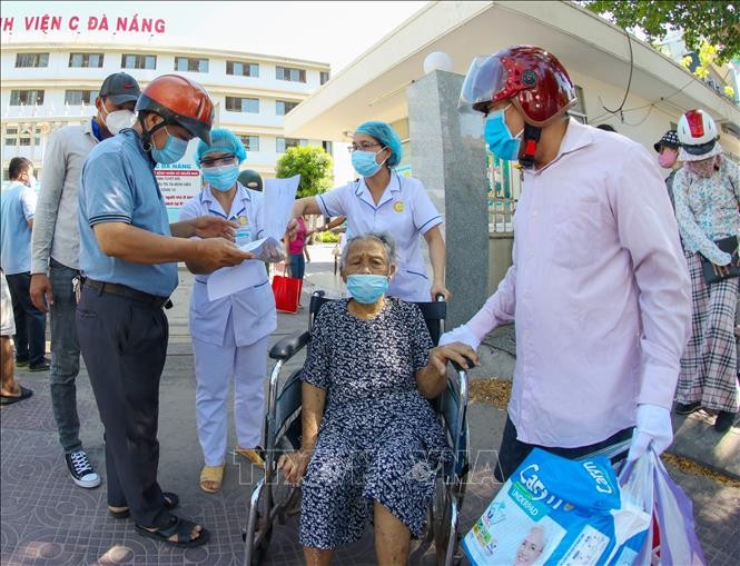 Nhieu benh nhan xuat vien sau khi go phong toa Benh vien C Da Nang-Hinh-5