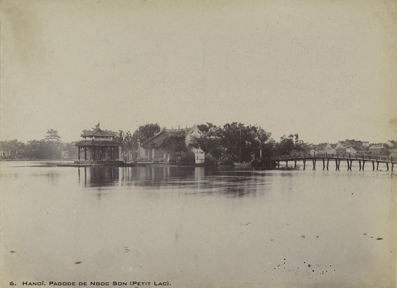 Anh hiem ve cac den chua noi tieng Ha Noi nam 1899