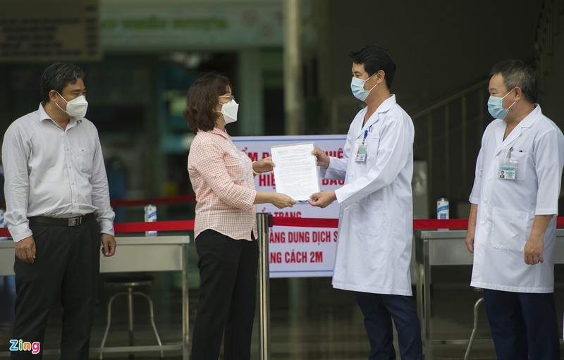 Niem vui cua cac y, bac si khi go phong toa Benh vien Da Nang