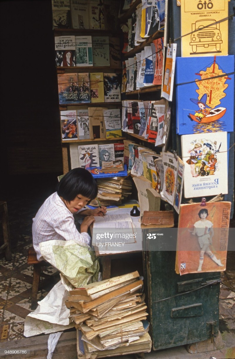 Ky uc ua ve qua bo anh tre em Ha Noi nam 1987-Hinh-11