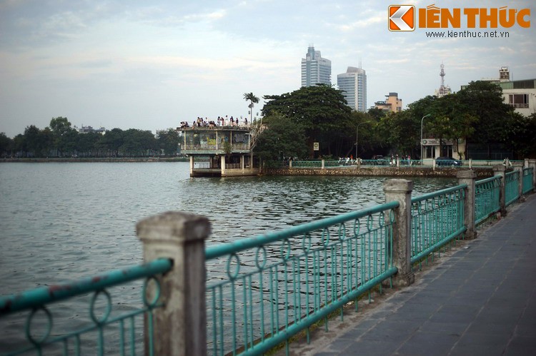 Tan tich nha ga san bay ky la cua vua Bao Dai giua Ha Noi-Hinh-2