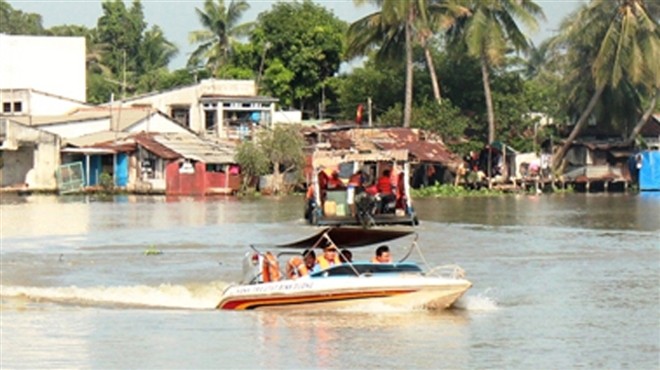 Tam dinh chi 3 canh sat lien quan nghi van 