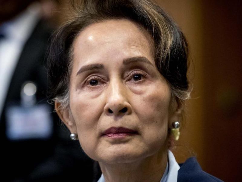 Quan doi Myanmar tinh giai tan dang cua ba Aung San Suu Kyi