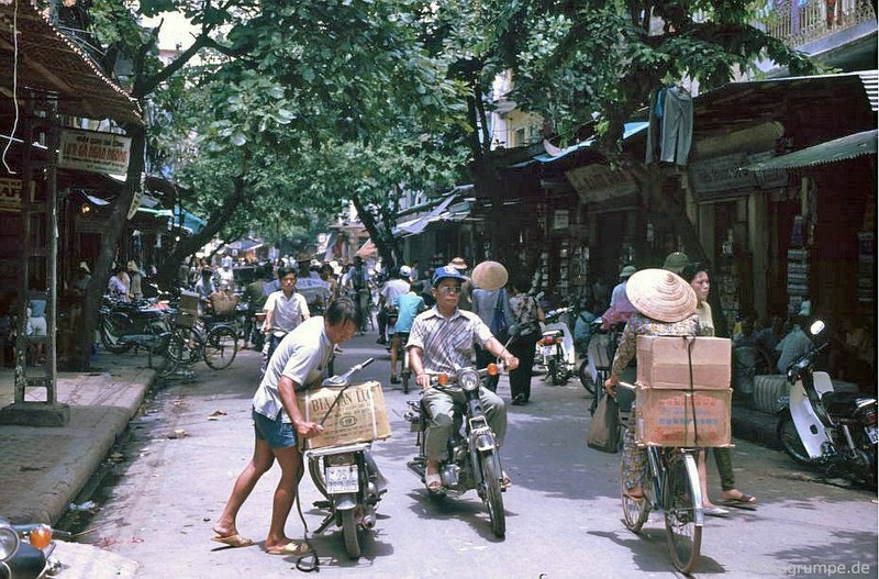 Loat anh kho quen ve xe may o Viet Nam dau thap nien 1990 (1)-Hinh-2