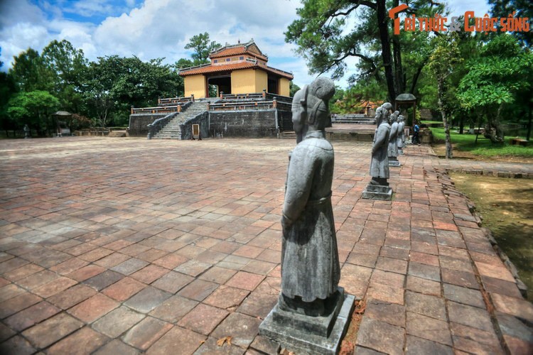 Lang mo cac hoang de nao vua “nhap ho khau” thanh pho Hue?-Hinh-5