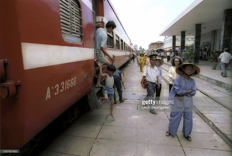 Kham pha Hue va Da Nang nam 1994 qua anh phong vien Duc-Hinh-3