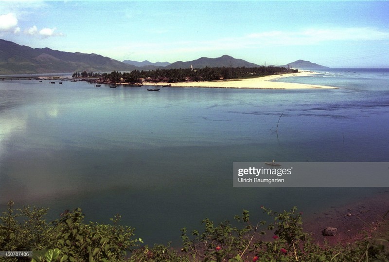 Kham pha Hue va Da Nang nam 1994 qua anh phong vien Duc-Hinh-6