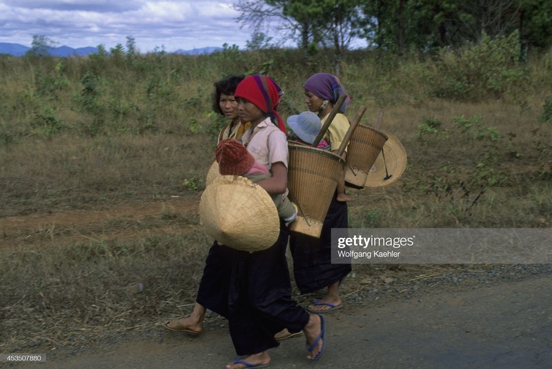 Dak Lak nam 1992 cuc sinh dong qua anh pho nhay Duc-Hinh-5