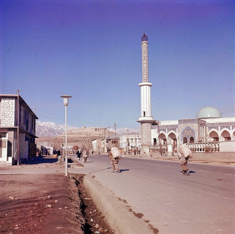 Bat ngo cuoc song binh yen sung tuc o thu do Afghanistan thap nien 1960-Hinh-11