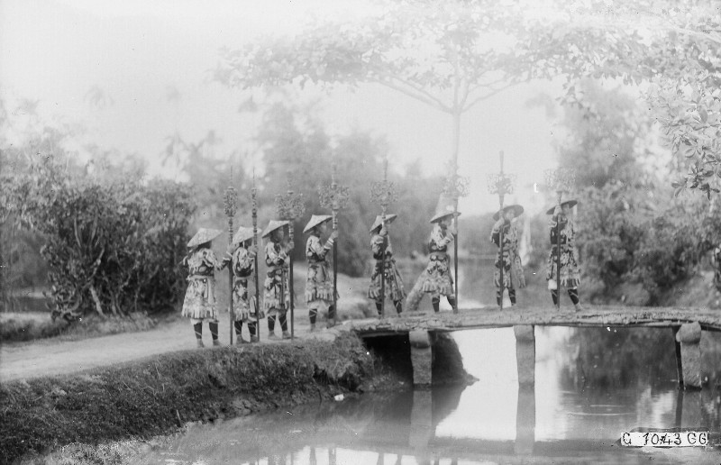 Anh vo gia ve Thai Binh thap nien 1920 qua ong kinh Tay-Hinh-4