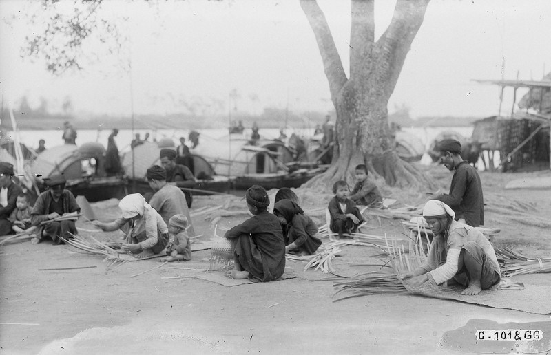 Anh vo gia ve Thai Binh thap nien 1920 qua ong kinh Tay-Hinh-8