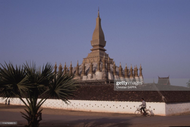 Anh doc: Cuoc song thanh binh o thu do Vientiane nam 1990