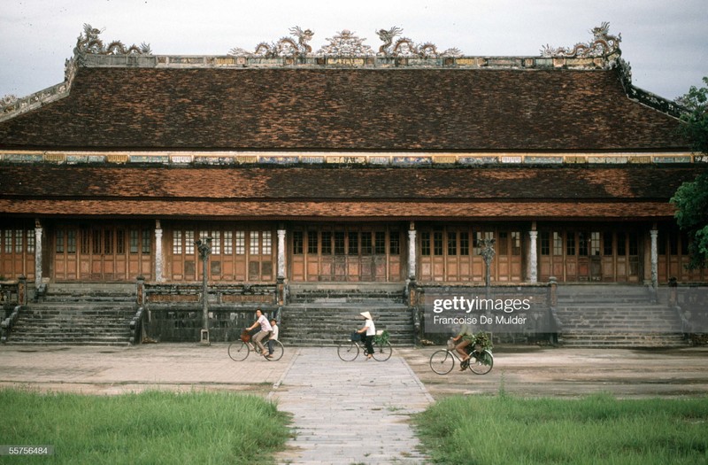 Anh doc: Kham pha khung canh o Hoang thanh Hue nam 1989-Hinh-3