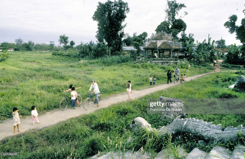 Anh doc: Kham pha khung canh o Hoang thanh Hue nam 1989-Hinh-4
