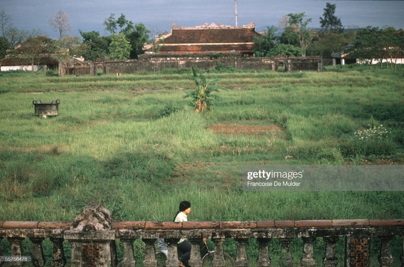 Anh doc: Kham pha khung canh o Hoang thanh Hue nam 1989-Hinh-9