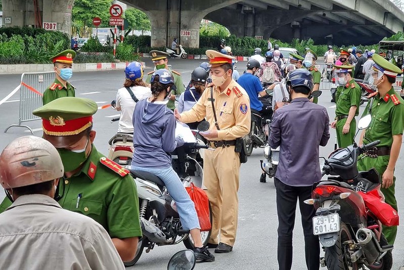 Bo Cong an san sang giup Ha Noi cap giay di duong ma QR Code