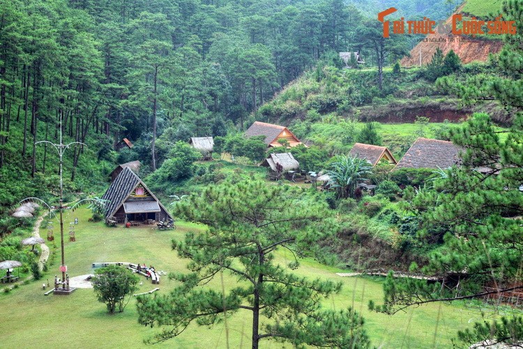 Ngoi lang nhu buoc ra tu co tich giua nui rung Da Lat-Hinh-5