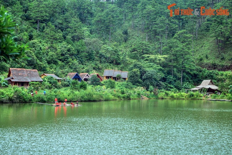 Ngoi lang nhu buoc ra tu co tich giua nui rung Da Lat-Hinh-8