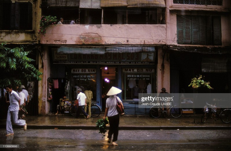 Loat anh “khong dung hang” ve pho co Ha Noi nam 1994-Hinh-2